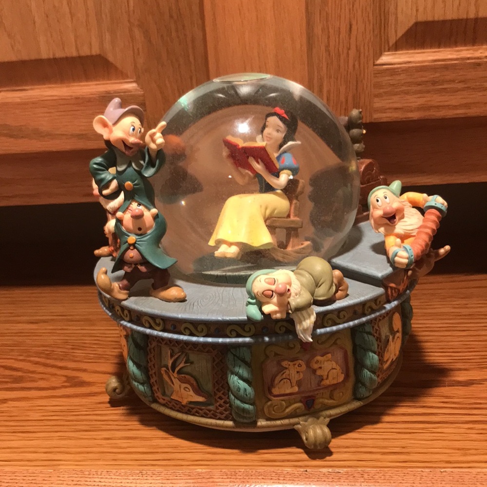 Disney | Snow White Snowglobe